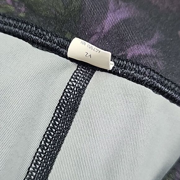 Lululemon Athletica Black Multi Frozen Flourish Train Times Crop Leggings Size 8 - Picture 5 of 10